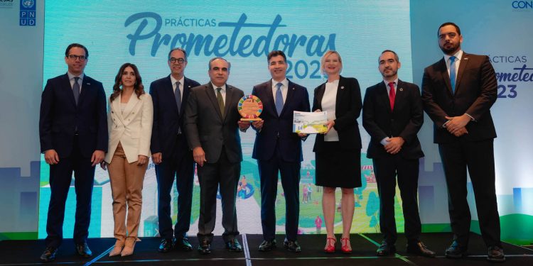 Popular recibe premio de “Prácticas prometedoras” por su iniciativa “Finanzas con Propósito”