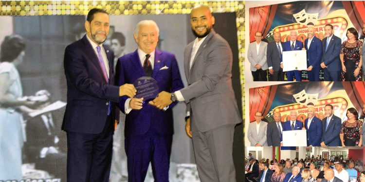 Con sollozos y emotivo Cuquín Victoria recibe reconocimientos del consulado, cultura y oficiales electos por legado de 50 años al arte popular de RD