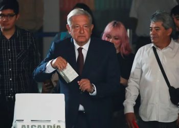 Elecciones en México: el presidente López Obrador emitió su voto en el centro de la capital