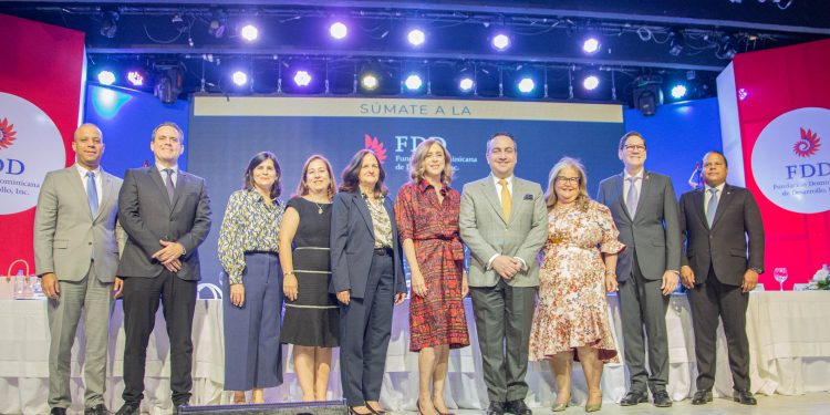 FDD Honra a Emprendedores y Fortalece su Compromiso Social en su Asamblea Anual 57