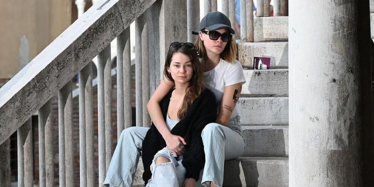 Tras dos años de relación en secreto, Cara Delevingne presenta a su novia