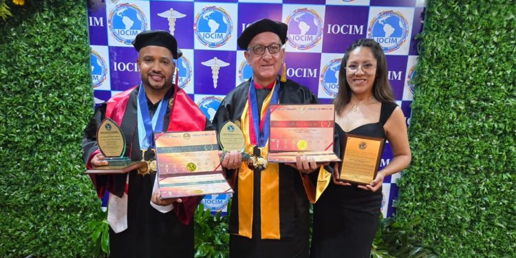 Johan Rosario: primer tamborileño en recibir título internacional de Doctor Honoris y Causa, en Honduras