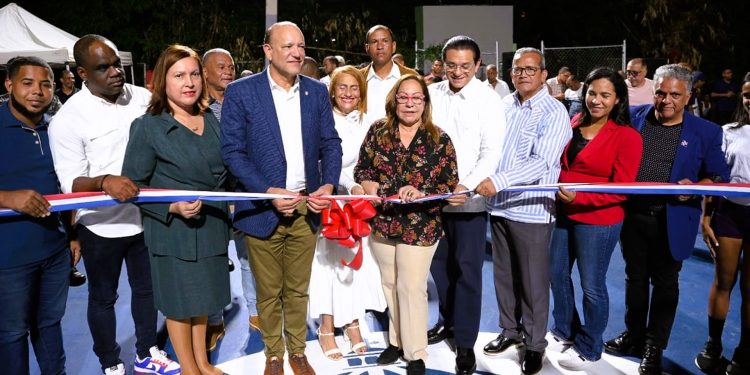 Dirección Provincial de Deportes MIDEREC Santiago entrega remozadas canchas