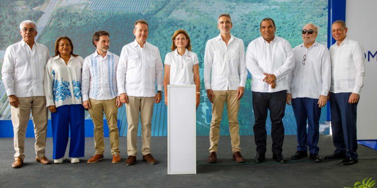 Vicepresidenta Raquel Peña inaugura obras clave en SDN para garantizar energía renovable, vivienda y seguridad