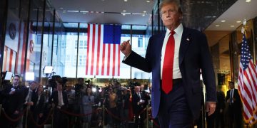 Multimillonarios que abandonaron a Trump vuelven a apoyarle pese a sus causas penales