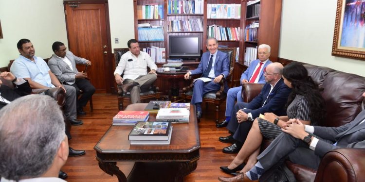 UNICARIBE lanza primer programa Técnico Superior en Tecnología de Semiconductores en RD