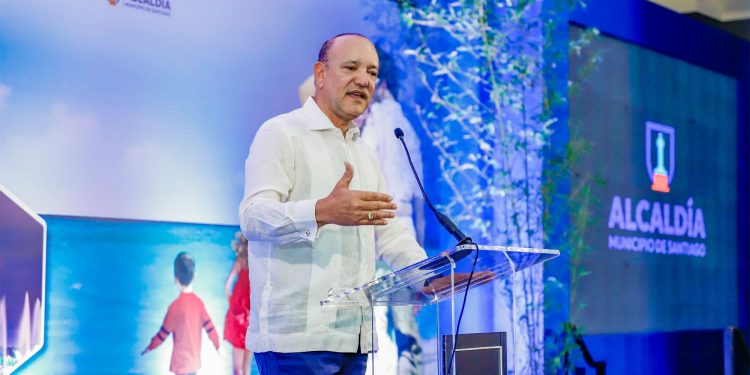 Alcalde Ulises Rodríguez destaca ExpoTurismo y logros del Gobierno en Santiago
