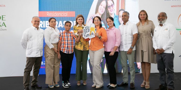 Vicepresidenta Raquel Peña encabeza entrega de 104 apartamentos del Plan Familia Feliz, en La Romana