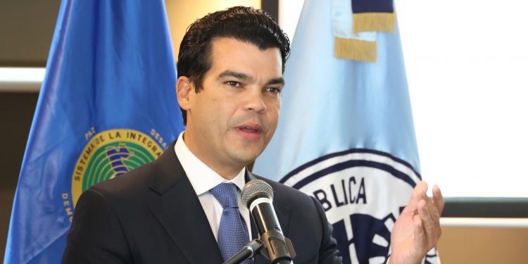 Wellington Arnaud asume presidencia  del FOCARD-APS