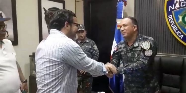 Yohan López presidente del CARD visitó al director regional de la PN en La Vega para conocer detalles incidente con juristas