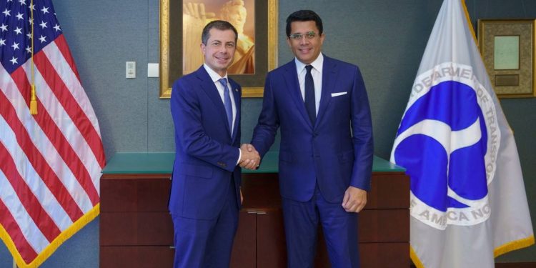 Ministro de Turismo RD se reúne con secretario de Transporte de Estados Unidos