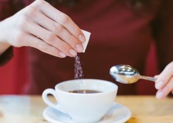El sorprendente truco para endulzar el café que te hará reducir el azúcar para siempre