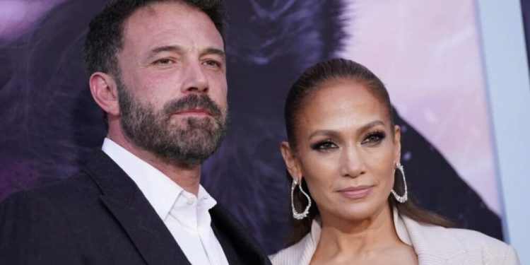 Ben Affleck explica por qué siempre luce tan serio en público con Jennifer Lopez