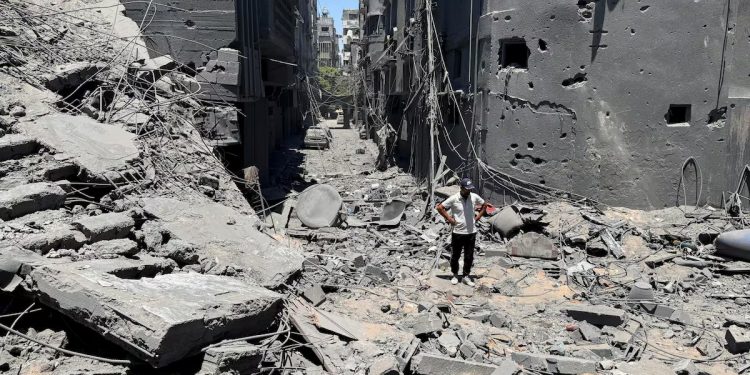 Israel mata a más de 100 palestinos en Gaza en varios bombardeos sobre campos de refugiados