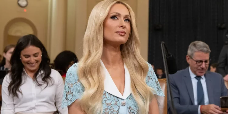 Paris Hilton confiesa que sufrió abusos sexuales en su adolescencia: «Me arrastraban, me desnudaban…»