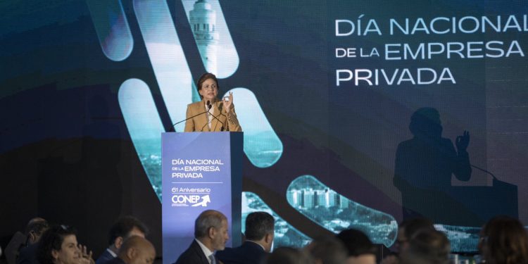 Vicepresidenta afirma reforma transformará el sistema en uno más humano y equitativo; apoyo del empresariado es fundamental