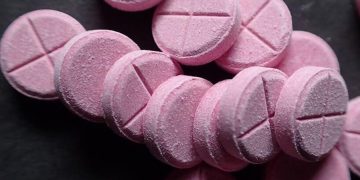 Clefedrona: ¿qué efectos y riesgos tiene esta droga?