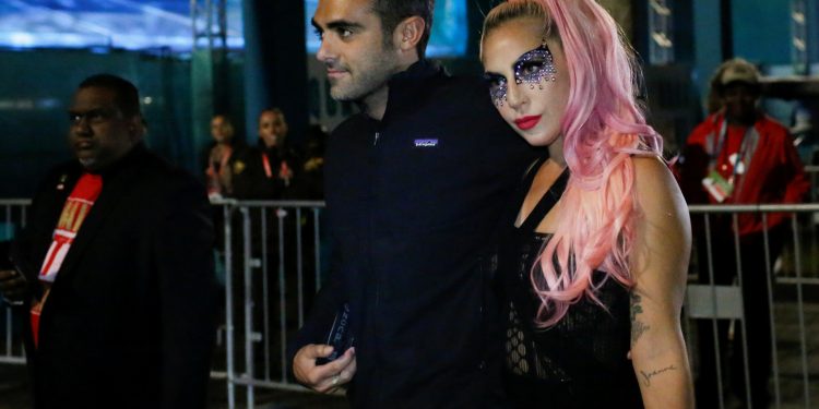 Lady Gaga revela su compromiso con el empresario Michael Polanksy en París