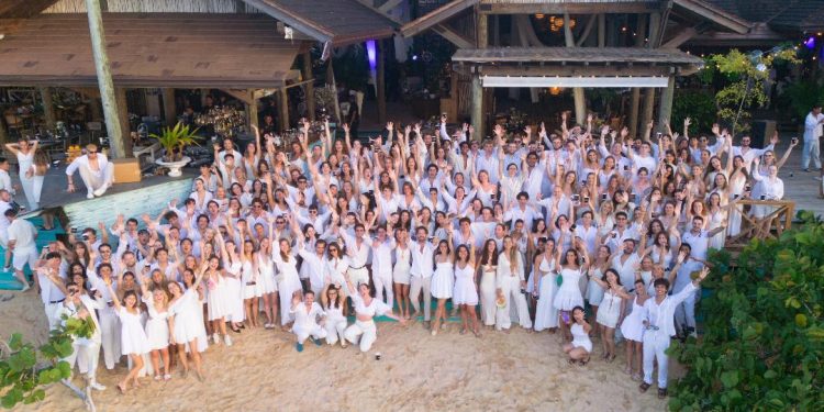 Unos 300 estudiantes de Suiza eligen Las Terrenas para su viaje de graduación