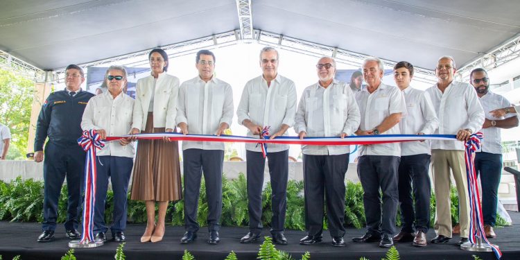 Presidente Abinader asiste a inauguración de Hotel Secrets Tides y Complejo de Apartamentos Cana Rock Star Condos en Punta Cana