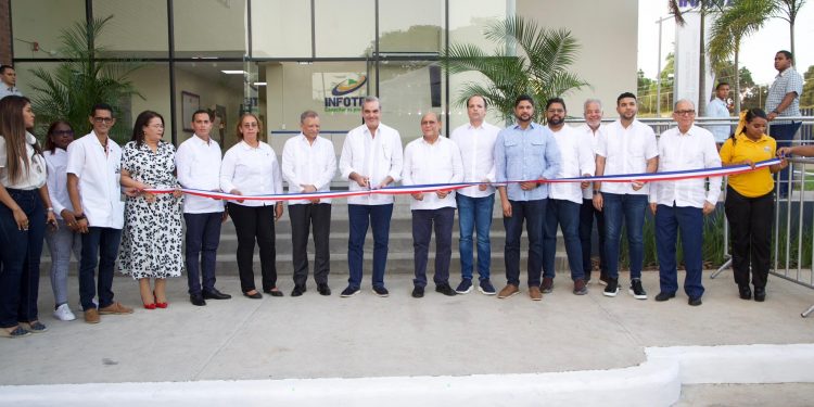 Presidente Abinader inaugura Centro Tecnológico en Haina y anuncia iniciativas clave en San Cristóbal