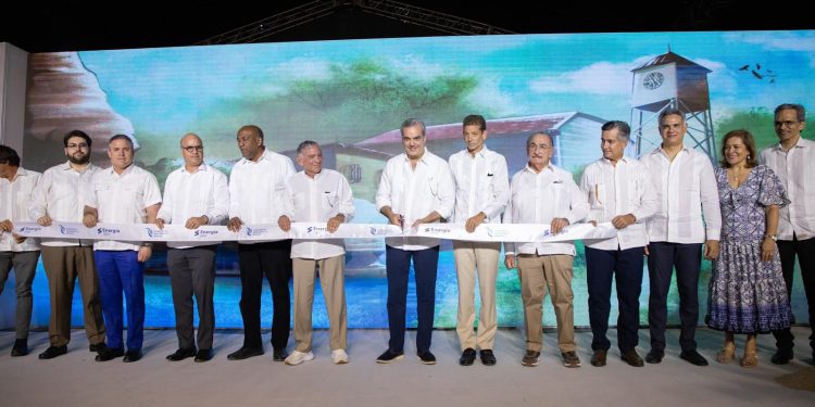 Presidente Abinader inaugura muelle y lanza proyectos energéticos en Manzanillo