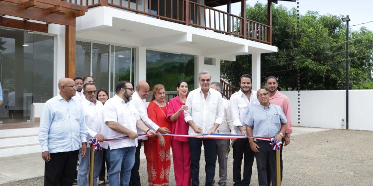 Presidente Abinader inaugura obras eléctricas y la Plaza del Café en Jarabacoa
