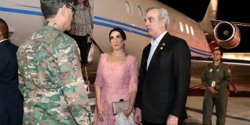 Presidente Abinader regresa de Panamá tras asistir a toma de posesión de José Raúl Mulino Quintero