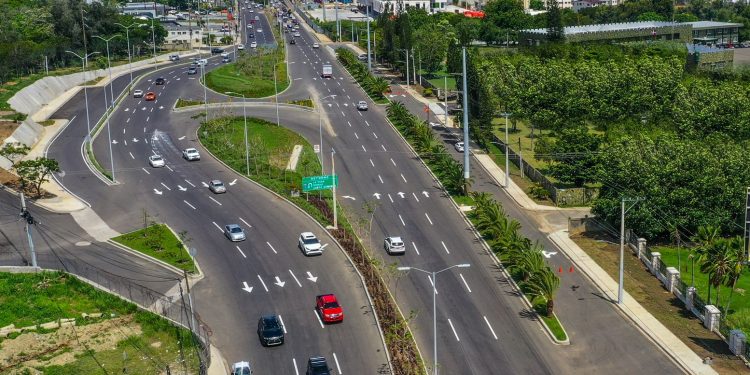 Presidente Abinader resalta la trascendencia de la ampliación de la Autopista Duarte