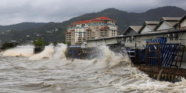 Beryl dejó un rastro de destrucción a su paso por el Caribe