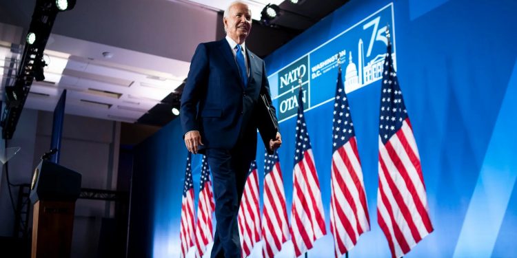 Asesores de biden debaten su retiro de la campaña
