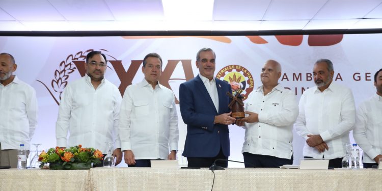 “Cooproharina y Unpih reconocen al presidente Abinader por sus aportes al sector de la Harina» 