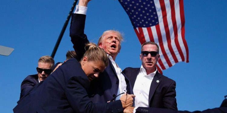 Una imagen única muestra la bala a milímetros de Trump