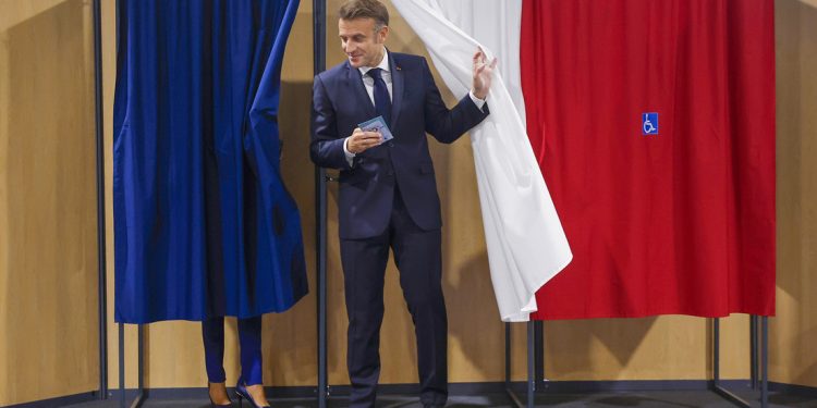 Izquierda Francesa toma la delantera en legislativas, pero sin mayoría absoluta