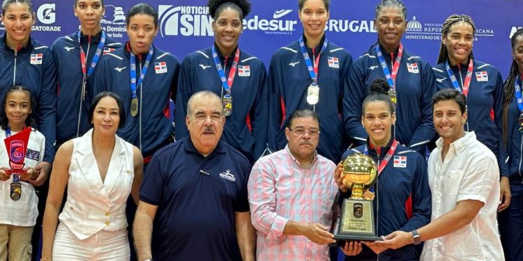 Federación Dominicana de Voleibol reconoce a Raymond Rodríguez por su respaldo al deporte