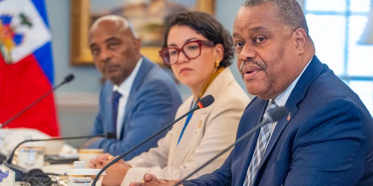 Bandas armadas atacan al primer ministro haitiano