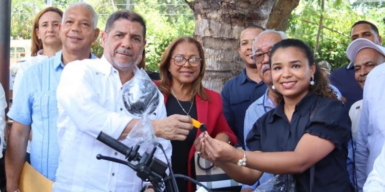 Gobierno beneficia a 85 productores de banano en la Línea Noroeste con ayudas valoradas en 4.3 millones de pesos