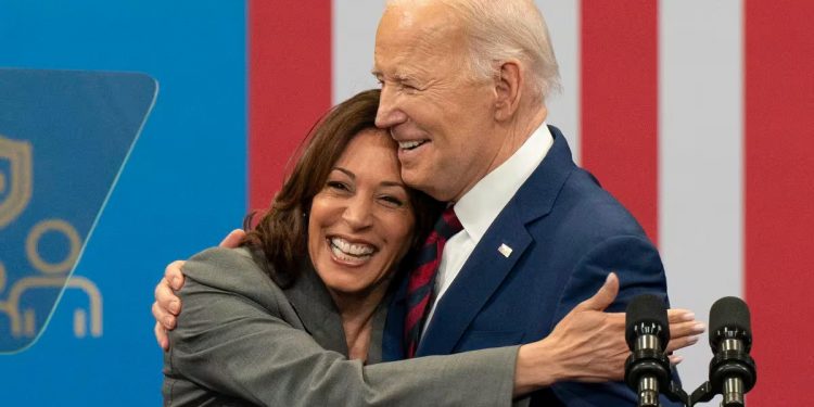 Kamala Harris agradece a Biden y confirma su aspiración presidencial