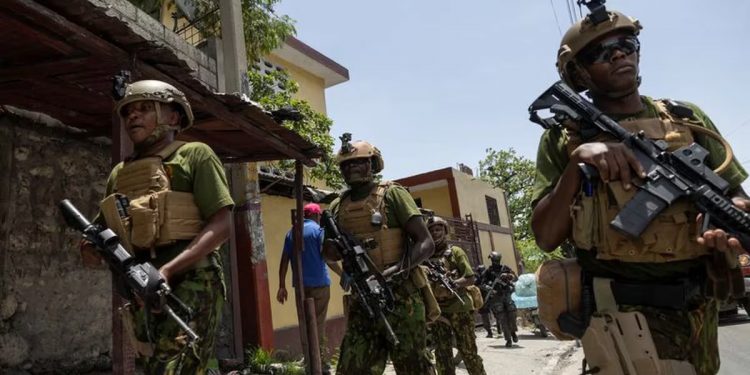 Kenya inicia misión en Haití con apoyo de EE.UU. y la ONU para restaurar seguridad