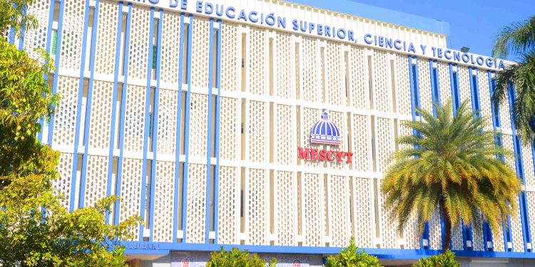 MESCyT instruye a rectores de universidades a tomar medidas preventivas ante efectos de ciclón Beryl