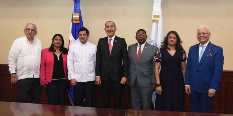 MESCyT Lanza Convocatoria para el Fondo Nacional de Innovación y Desarrollo Científico y Tecnológico 2024