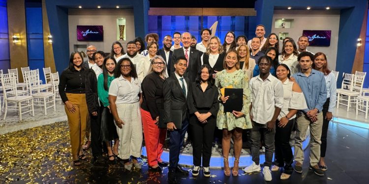 MESCyT entrega premios a los ganadores de la XIV competencia de emprendedores 2024
