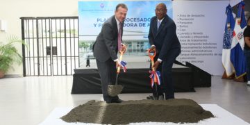 MICM y UASD inician construcción de planta purificadora y envasadora de agua
