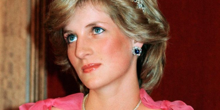 Cartas inéditas de la princesa Diana sobre su luna de miel alcanzan los 23 mil euros en subasta