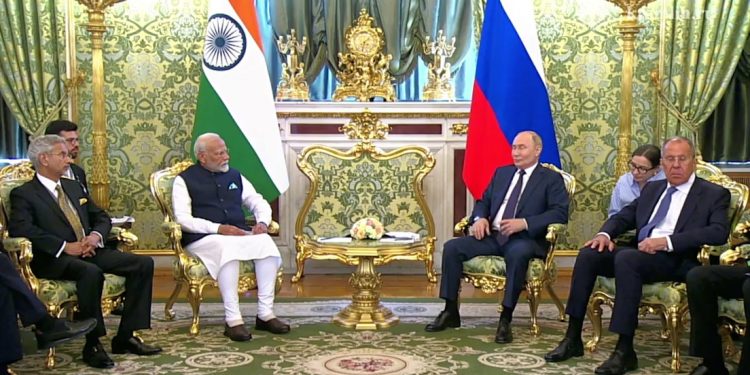 Putin y Modi fortalecen lazos con negociaciones estratégicas en Moscú