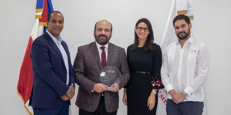 Sector hidrocarburos reconoce al viceministro Ramón Pérez Fermín