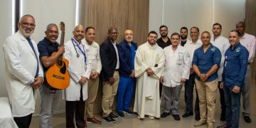 Unión Médica rinde homenaje a médicos fallecidos y celebra a los padres con emotiva eucaristía
