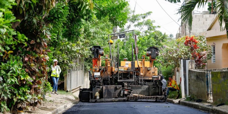 Alcaldía y la LMD inician pavimentación calles de Cristo Rey, en Gurabo