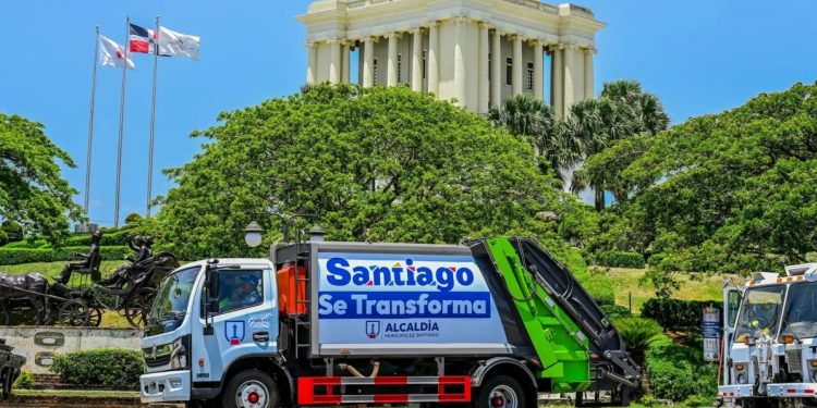 Alcaldía de Santiago extiende a nuevos sectores lucha campal contra la basura