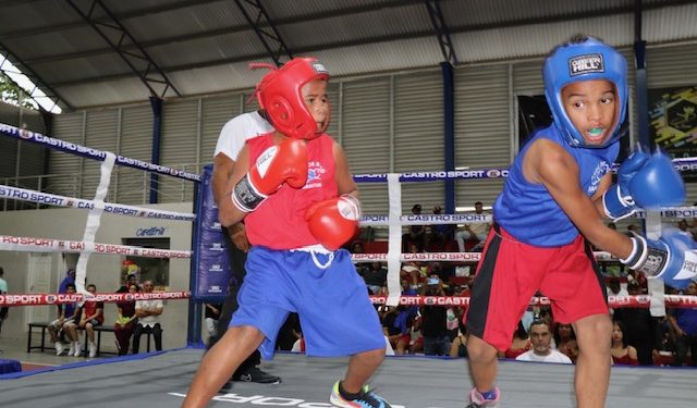 Con 13 peleas inicia boxeo Mi Barrio Comunidad Segura